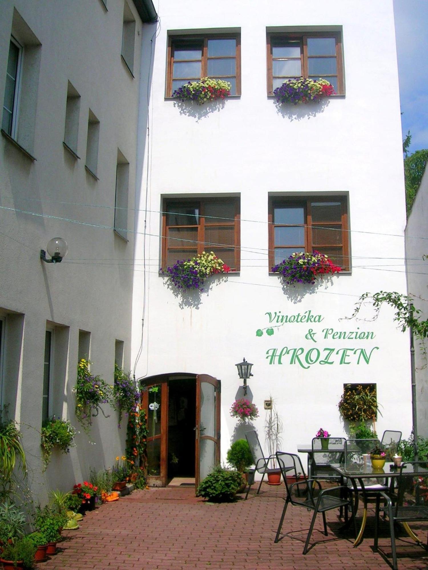 Penzion A Vinoteka Hrozen Kromeriz Exterior photo